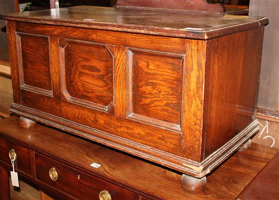 Oak panelled blanket chest(-)